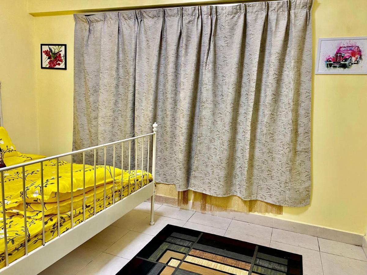 Putravilla Condominium Lovely & Spacious With Public Pool Kampong Kerdas Exterior foto