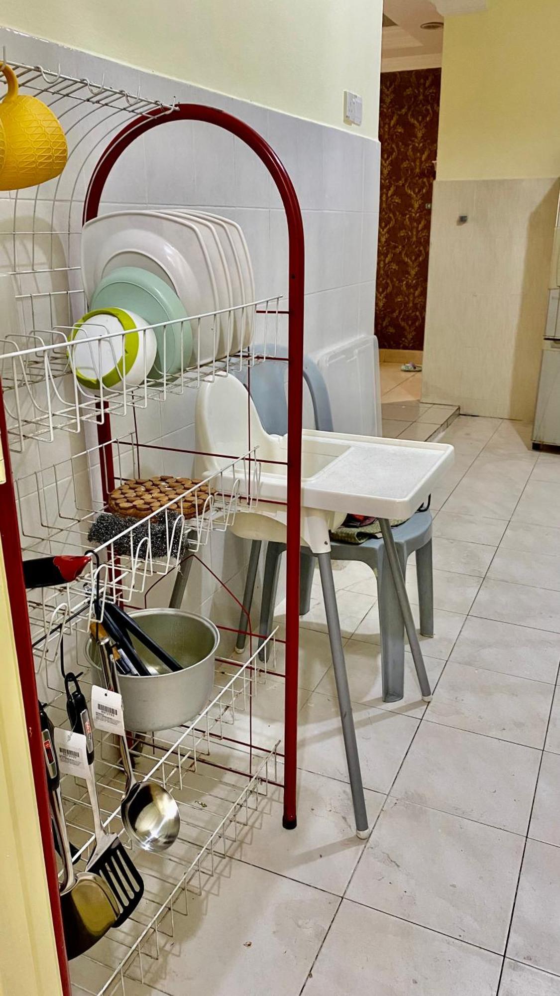 Putravilla Condominium Lovely & Spacious With Public Pool Kampong Kerdas Exterior foto